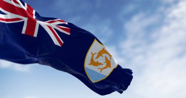 Anguilla Bayrağı açık havada rüzgarda sallanıyor. Kantonunda İngiliz bayrağı, arması ve beyaz kalkanında üç yunus olan Mavi Asteğmen. 3D illüstrasyon canlandırıcı. Seçici odaklanma. Çırpınan kumaş
