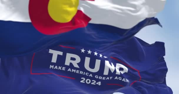 Denver Stati Uniti Dicembre 2023 Trump 2024 Bandiera Della Campagna — Video Stock