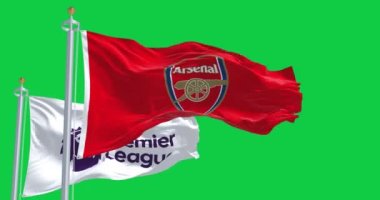 Londra, İngiltere, 18 Temmuz 2023: Arsenal Football Club ve Premier League bayrakları yeşil ekranda sallanıyor. Kusursuz 3D canlandırma animasyonu. Krom anahtar. Yavaş çekim döngüsü. 4K