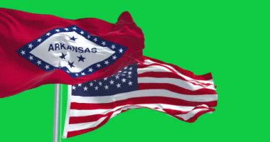 Arkansas ve ABD bayrakları yeşil ekranda yalıtılmış bir şekilde rüzgarda dalgalanıyor. Kusursuz 3D canlandırma animasyonu. Krom anahtar. Yavaş çekim döngüsü. 4K