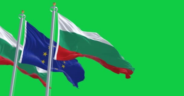 保加利亚和欧盟的旗帜在绿色屏幕上摇曳 保加利亚于2007年1月成为欧盟成员国 无缝3D渲染动画 阿尔法频道慢动作回圈4K — 图库视频影像