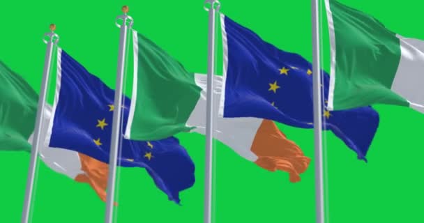爱尔兰和欧盟的旗帜在绿色屏幕上飘扬 爱尔兰于1973年成为欧洲联盟成员 无缝3D渲染动画 阿尔法频道慢动作回圈4K — 图库视频影像