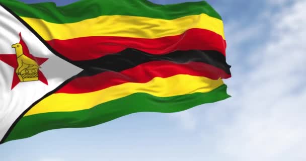 Зимбабве Размахивает Государственным Флагом Горизонтальные Полосы Зелёного Жёлтого Красного Чёрного — стоковое видео