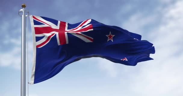 Zélandi Nemzeti Zászló Lengett Egy Tiszta Napon Kék Zászlós Union — Stock videók