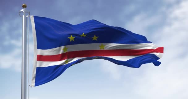 Drapelul Național Din Capul Verde Fluturând Într Liberă Benzi Albastre — Videoclip de stoc