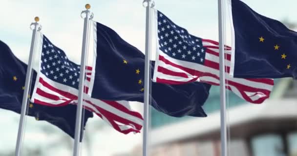 Alaska Staat Vlag Zwaaien Wind Met Nationale Vlag Van Verenigde — Stockvideo