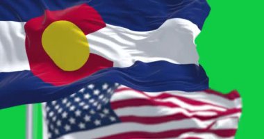 Colorado eyaleti, yeşil arka planda izole edilmiş Amerikan bayrağı sallıyor. Kusursuz 3D canlandırma animasyonu. Krom anahtar. Yavaş çekim döngüsü. Yeşil ekran. 4 bin. Seçici odak.