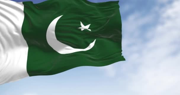 Государственный Флаг Пакистана Размахивает Ясный День Зеленый Белой Лентой Подъемнике — стоковое видео