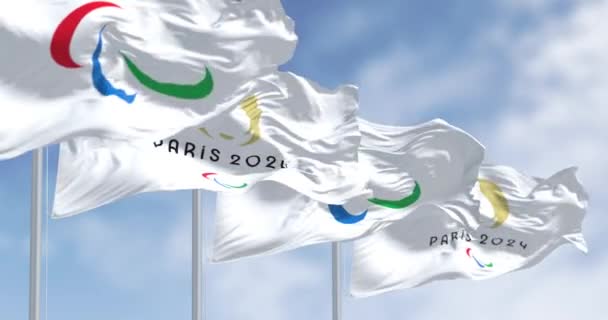 Paryż Stycznia 2024 Tętniący Życiem Pokaz Paraolimpijskich Flag Trzepoczących Jasnym — Wideo stockowe