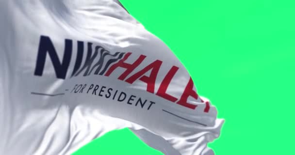 チャールストン アメリカ 2023年6月15日 ニッキー ヘイリー2024年大統領旗が緑の背景で孤立した シームレス3Dレンダリングアニメーション クロマキー スローモーションループ グリーン スクリーン — ストック動画