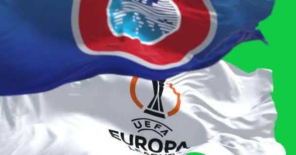 ダブリン 12月2023 UefaとUefaヨーロッパリーグの旗は緑の背景で孤立した シームレス3Dレンダリングアニメーション クロマキー スローモーションループ グリーン スクリーン 4Kについて 選択的なフォーカス — ストック動画
