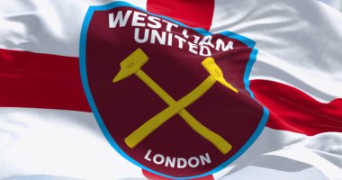 Londra, İngiltere, 3 Ocak 2024: West Ham United F.C. 'ye yakın çekim Açık bir günde rüzgarda dalgalanan bayrak. Londra merkezli bir İngiliz futbol kulübü. Resimli 3d illüstrasyon oluşturucu