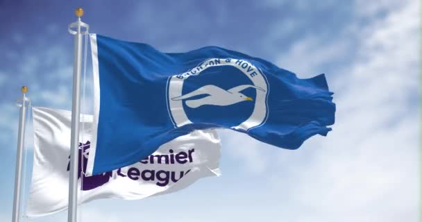 브라이튼 12월 23일 2023년 브라이튼 클럽과 프리미어리그의 깃발이 바람에 흔들리고 — 비디오