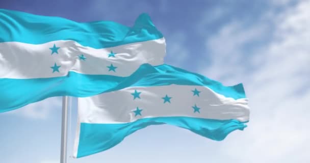 Par Bandeiras Nacionais Hondurenhas Acenando Vento Dia Claro Símbolo Orgulho — Vídeo de Stock