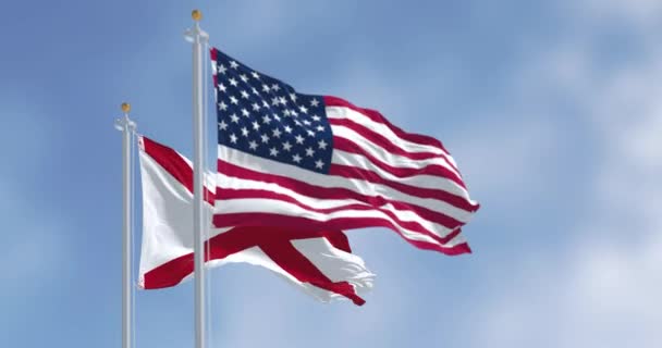 美国和阿拉巴马州的国旗在阳光灿烂的日子一起飘扬 阿拉巴马州的国旗在白地上有一个红十字标志 3D渲染动画 慢动作有选择的重点 — 图库视频影像