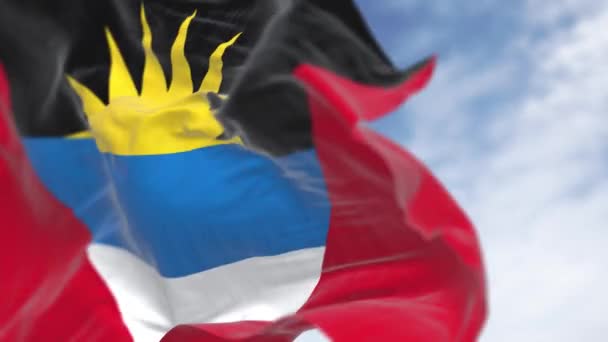 Közelkép Antigua Barbuda Nemzeti Zászló Lengett Egy Tiszta Napon Zökkenőmentes — Stock videók