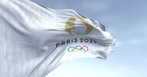 2024年2月12日 法国巴黎 在晴朗的日子里 巴黎2024年国旗迎风飘扬的特写 国际体育赛事 编辑动画 无缝3D渲染动画 慢动作回路 — 图库视频影像