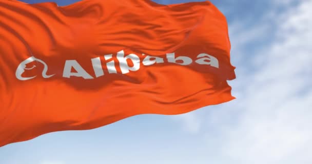 Hangzhou Ledna 2024 Oranžová Vlajka Logem Skupiny Alibaba Mávající Jasného — Stock video