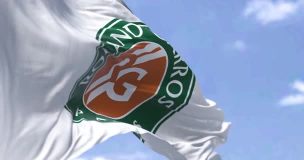 Paris Mar 2024 Bendera Roland Garros Mengibarkan Angin Pada Hari — Stok Video