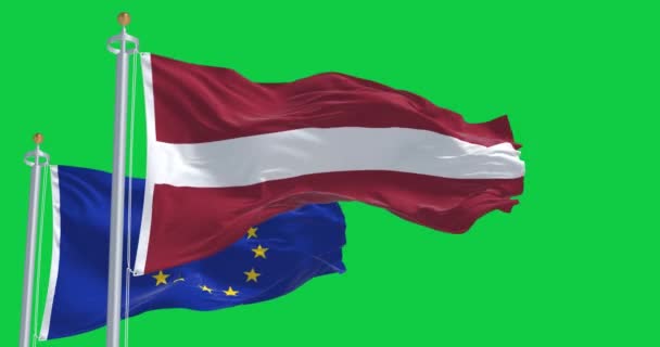 Прапори Латвії Європейського Союзу Махають Ізольовано Зеленому Тлі Безшовна Анімація — стокове відео
