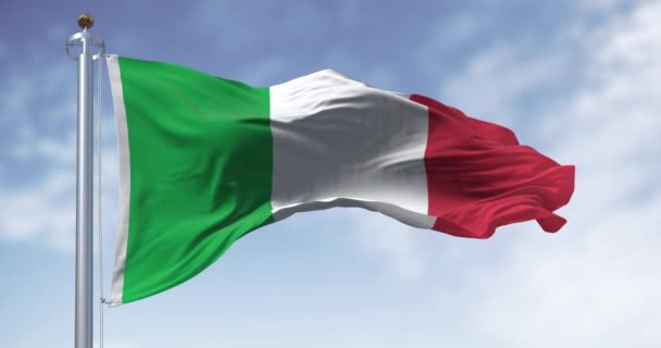 Primer Plano Bandera Nacional Italia Ondeando Viento Día Despejado Tres — Vídeos de Stock