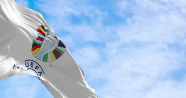 ベルリン ジェル 2024年 Uefaユーロ2024の旗が風に飛んでいる ドキュメンタリー編集 シームレス3Dレンダリングアニメーション スローモーションループ 選択的なフォーカス — ストック動画