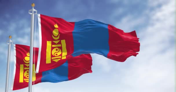 Moğolistan Ulusal Bayraklarının Açık Bir Günde Rüzgarda Dalgalanması Kırmızı Mavi — Stok video