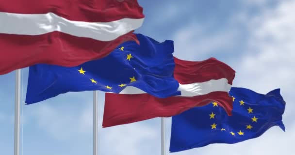 Vlaggen Van Letland Europese Unie Wapperen Een Heldere Dag Letland — Stockvideo
