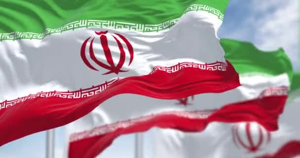 Három Nemzeti Lobogtató Iráni Zászló Közeledik Vízszintes Trikolor Zöld Fehér — Stock videók