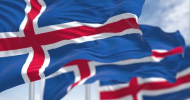 İzlanda ulusal bayraklarının yakın çekimi. Beyaz haçlı mavi ve beyaz haçın içinde kırmızı haç. Kusursuz 3 boyutlu animasyon. Yavaş çekim döngüsü. Seçici odak