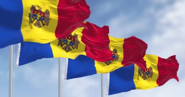 Moldavië Nationale Vlaggen Zwaaien Een Heldere Dag Verticale Driekleur Van — Stockvideo
