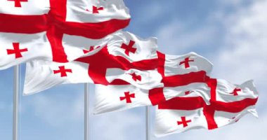 Gürcistan 'ın ulusal bayrakları açık bir günde rüzgarda sallanıyor. Kırmızı haçlı beyaz, her çeyrekte dört küçük haç. Kusursuz 3 boyutlu animasyon. Yavaş çekim döngüsü. Seçici odak