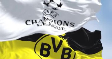 Dortmund, DE, 13 Mayıs 2024; UEFA Şampiyonlar Ligi ve Borussia Dortmund bayrakları rüzgarda sallanıyor. İllüstrasyon başyazısı. Kusursuz 3 boyutlu animasyon. Yavaş çekim döngüsü. Seçici odak