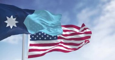 Minnesota 'nın yeni eyalet bayrağı açık bir günde Amerikan bayrağıyla dalgalanıyor. Amerika Birleşik Devletleri 'nin kuzey ve orta batı bölgelerinde. Kusursuz 3 boyutlu animasyon. Yavaş çekim döngüsü. Seçici odak