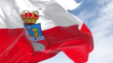 Cantabria bayrağının rüzgarda dalgalanan yakın çekimi. Cantabria İspanya 'nın özerk bir topluluğudur. Beyaz ve kırmızı yatay çizgili ve armalı. Kusursuz 3 boyutlu animasyon. Yavaş çekim döngüsü. Seçici odak