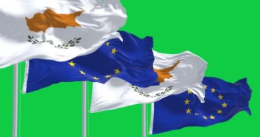 Avrupa Birliği bayrağının yeşil arka planda izole edildiği rüzgarda dalgalanan Kıbrıs ulusal bayrakları. Kusursuz 3D canlandırma animasyonu. Krom anahtar. Yavaş çekim döngüsü. Yeşil ekran. 4 bin. Seçici odak
