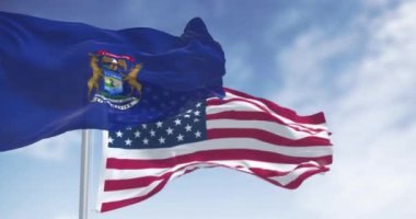 Michigan eyalet bayrağı ve açık havada rüzgarda dalgalanan ulusal Amerikan bayrağı. Gurur ve vatanseverlik kavramı. Kusursuz 3 boyutlu animasyon. Yavaş çekim döngüsü. Seçici odak