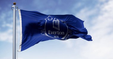 Liverpool, İngiltere, 21 Ağustos 2024: Everton Futbol Kulübü bayrağı açık bir günde dalgalanıyor. Profesyonel İngiliz Futbol Kulübü. İllüstrasyon 3d illüstrasyon canlandırması. İngiliz Premier Ligi