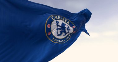 Londra, İngiltere, 10 Ağustos 2024: Açık bir günde Chelsea Futbol Kulübü bayrağının dalgalanması. Blue Heraldic aslanı asayı tutuyor. İllüstrasyon 3d illüstrasyon canlandırması. Çırpınan kumaş