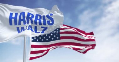 Washington D.C., ABD, 22 Temmuz 2024: Kamala Harris 2024 başkanlık kampanyası bayrağı Amerikan bayrağıyla dalgalanıyor. Kusursuz 3 boyutlu animasyon. Yavaş çekim döngüsü. Seçici odak