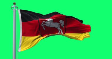 Aşağı Saksonya eyaleti bayrağı yeşil arka planda izole edildi. Kusursuz 3D canlandırma animasyonu. Krom anahtar. Yavaş çekim döngüsü. Yeşil ekran. 4 bin. Seçici odak