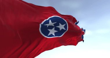 Tennessee eyalet bayrağının yakın çekimi. Merkezinde üç beyaz yıldız bulunan mavi daireli kırmızı alan. Amerikan bayrağı. Kusursuz 3 boyutlu animasyon. Yavaş çekim döngüsü. Seçici odak