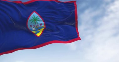 Açık bir günde Guam Ulusal Bayrağı dalgalanır. Amerika Birleşik Devletleri 'nin Batı Pasifik Okyanusu' nun Mikronezya alt bölgesindeki birleşik toprakları. Kusursuz 3 boyutlu animasyon. Yavaş çekim döngüsü. Seçici odak