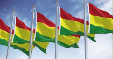 Bolivya ulusal bayrakları rüzgarda sallanıyor. Çokuluslu Bolivya Eyaleti, Güney Amerika 'nın bir eyaletidir. Kusursuz 3 boyutlu animasyon. Yavaş çekim döngüsü. Seçici odak