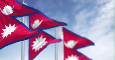 Açık bir günde Nepal Ulusal bayrağının rüzgarda dalgalandığı yakın çekim. Dörtgen olmayan dünyadaki tek ulusal bayrak. Kusursuz 3 boyutlu animasyon. Yavaş çekim döngüsü. Seçici odak.