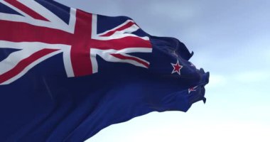 Açık bir günde Yeni Zelanda bayrağı dalgalanır. Güneyin Buharlısı 'nı temsil eden Mavi Asteğmen Jack ve kırmızı yıldızlar. Kusursuz 3 boyutlu animasyon. Yavaş çekim döngüsü. Dalgalanan kumaş.