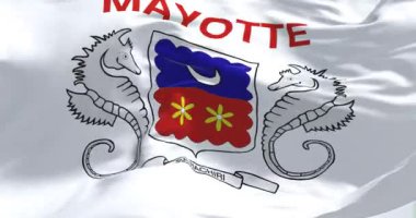 Rüzgarda dalgalanan Mayotte bayrağının yakın çekimi. Denizaşırı departman ve Fransa bölgesi. Kusursuz 3 boyutlu animasyon. Yavaş çekim döngüsü. Seçici odak