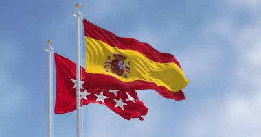 Madrid halkı ulusal İspanyol bayrağıyla dalgalanıyor. Kırmızı, yedi gümüş uçlu, beş köşeli yıldız. 3D canlandırma canlandırması. Yavaş çekim döngüsü. Seçici odaklanma. Sinema 4k