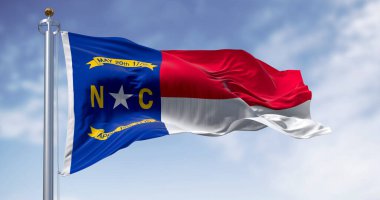 Kuzey Carolina bayrağı dalgalanıyor. Kuzey Carolina, ABD 'nin güneydoğu bölgesinde bulunan bir eyalettir. Dalgalı kumaş. 3D illüstrasyon canlandırıcı. Dalgalı kumaş. Seçici odak
