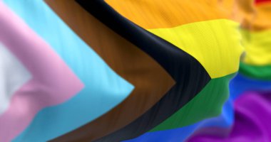Rüzgarda sallanan İlerleme Gururu bayrağı, LGBTQIA + kimliği için kapsayıcı renkler içeriyor. Eşitliğin, kabulün ve dayanışmanın canlı bir sembolü. 3D illüstrasyon canlandırıcı. Dalgalı kumaş.